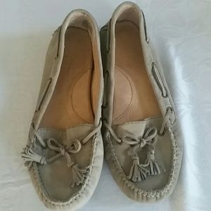 Eddie Bauer womens moccasins in MINT CONDITION